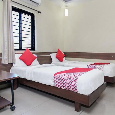 Oyo 30537 Hotel Megharaj Bijapur  Luaran gambar