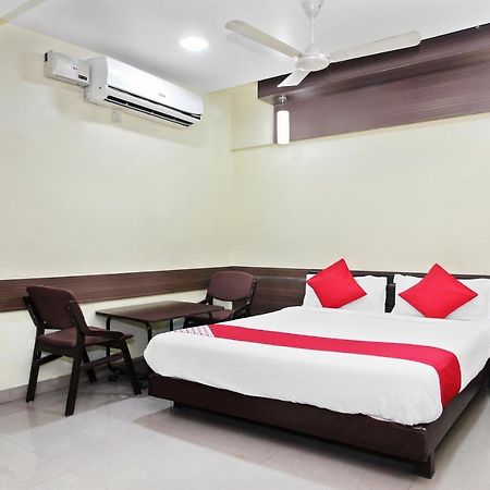 Oyo 30537 Hotel Megharaj Bijapur  Luaran gambar