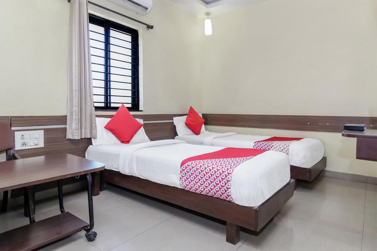 Oyo 30537 Hotel Megharaj Bijapur  Luaran gambar