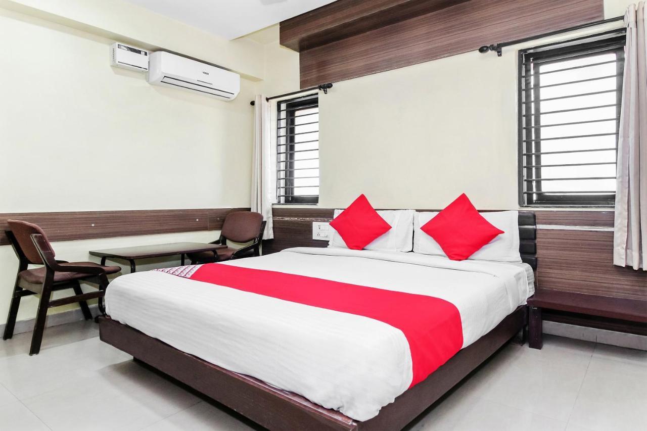 Oyo 30537 Hotel Megharaj Bijapur  Luaran gambar