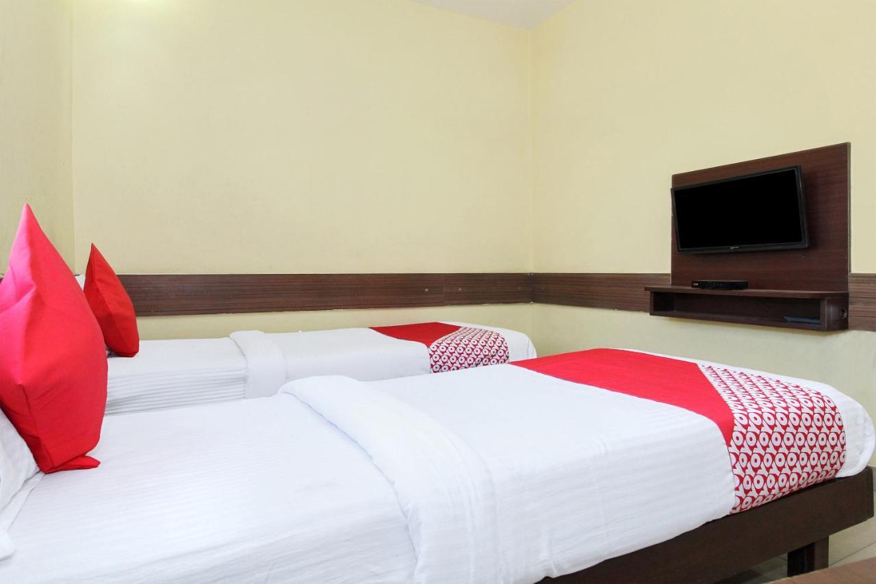 Oyo 30537 Hotel Megharaj Bijapur  Luaran gambar