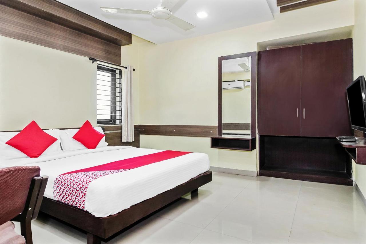 Oyo 30537 Hotel Megharaj Bijapur  Luaran gambar