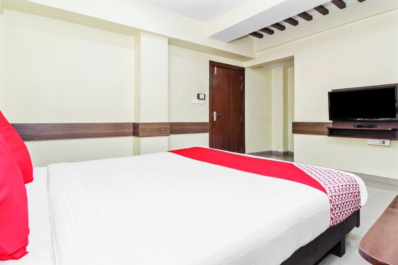 Oyo 30537 Hotel Megharaj Bijapur  Luaran gambar